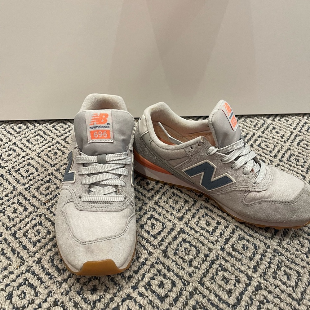 New Balance 696 Gray and peach Sneakers
